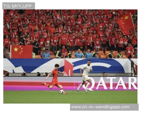 中国队迎战卡塔尔全力争胜期待精彩对决展现足球魅力与团队精神